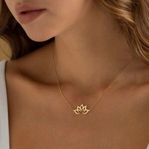 Dainty lotus flower necklace